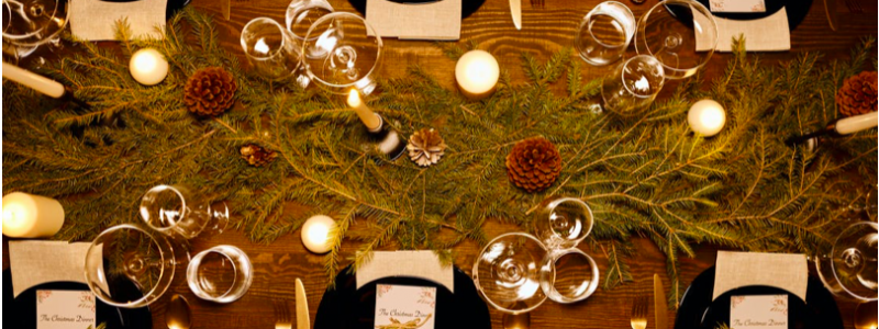 Feestelijke kerstontbijt ideeën om de tafel te versieren afbeelding